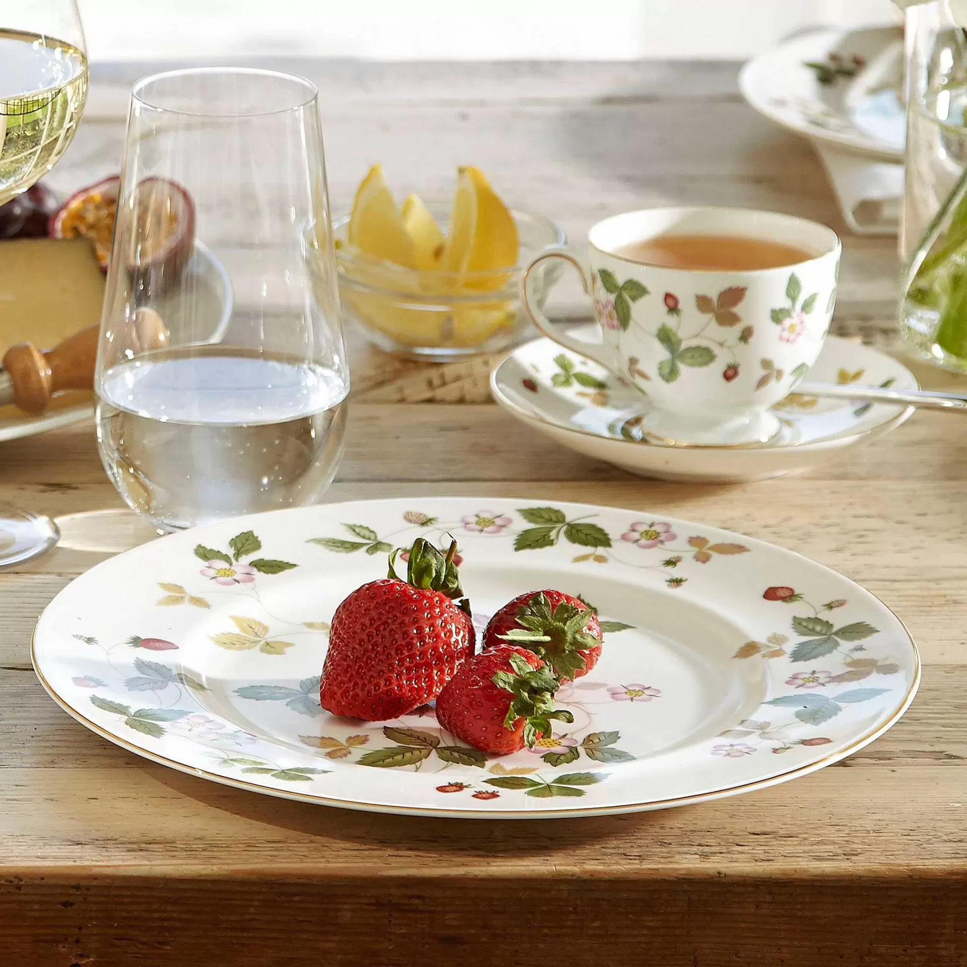 Wedgwood Teskåler & Kaffeskåler*Wild Strawberry Tefat